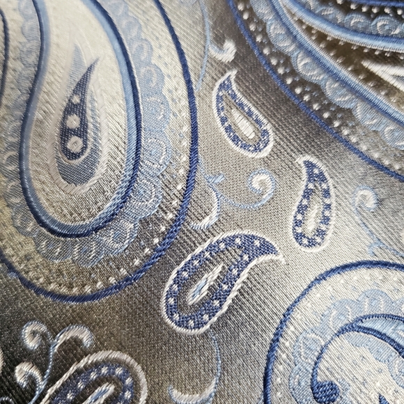 Pronto Uomo Silk Tie - Picture 2 of 5